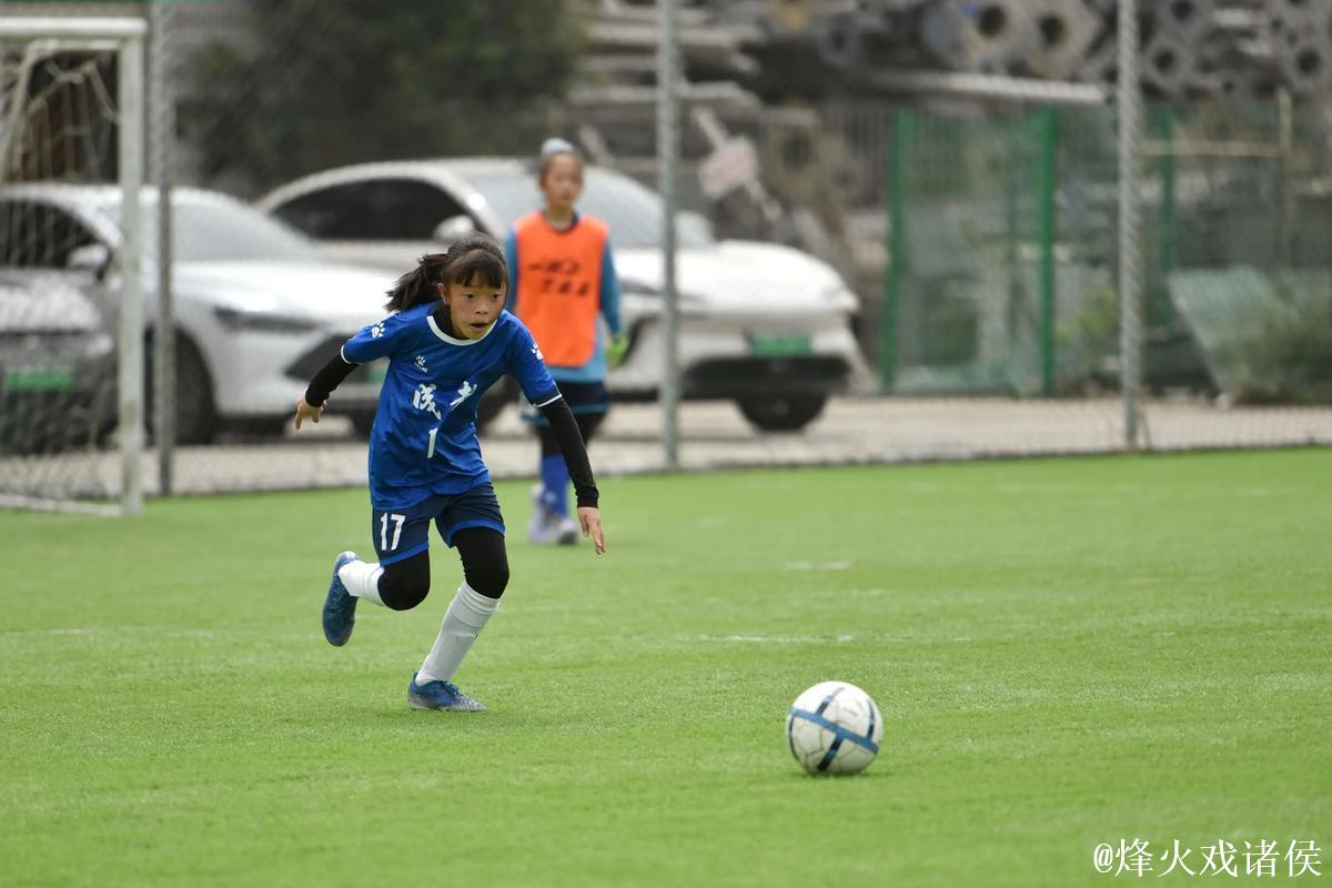 用足球链接梦想：公益纪录片聚焦四川小学女足青训